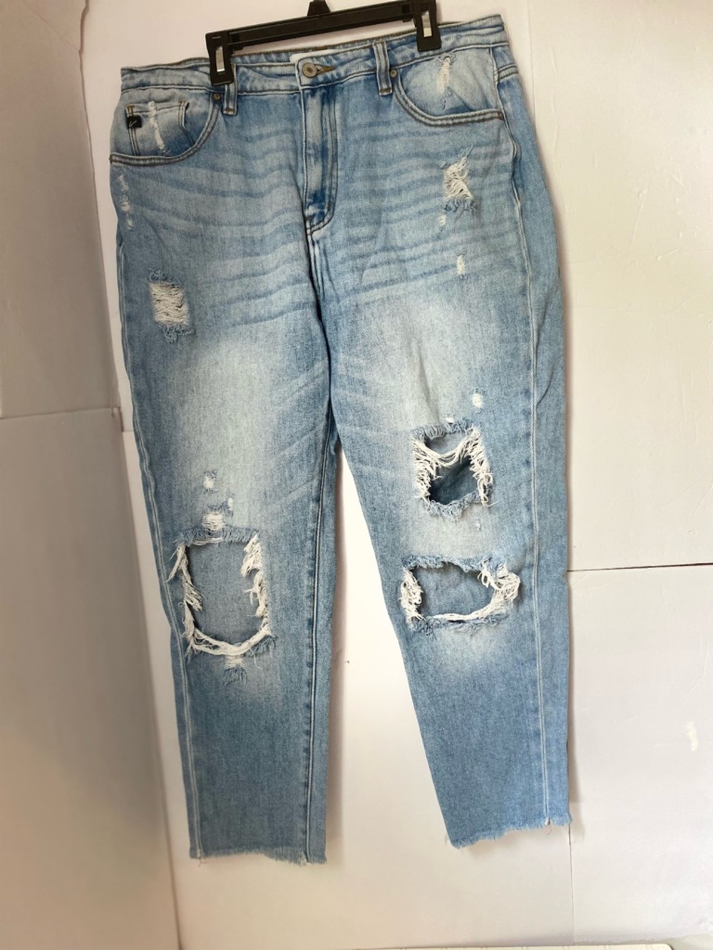 KanCan Distressed Blue Ankle Jeans